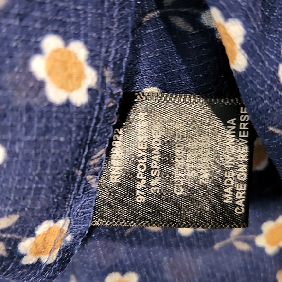 Max Studio blue print shirt. Womens Size L - Picture 5 of 5